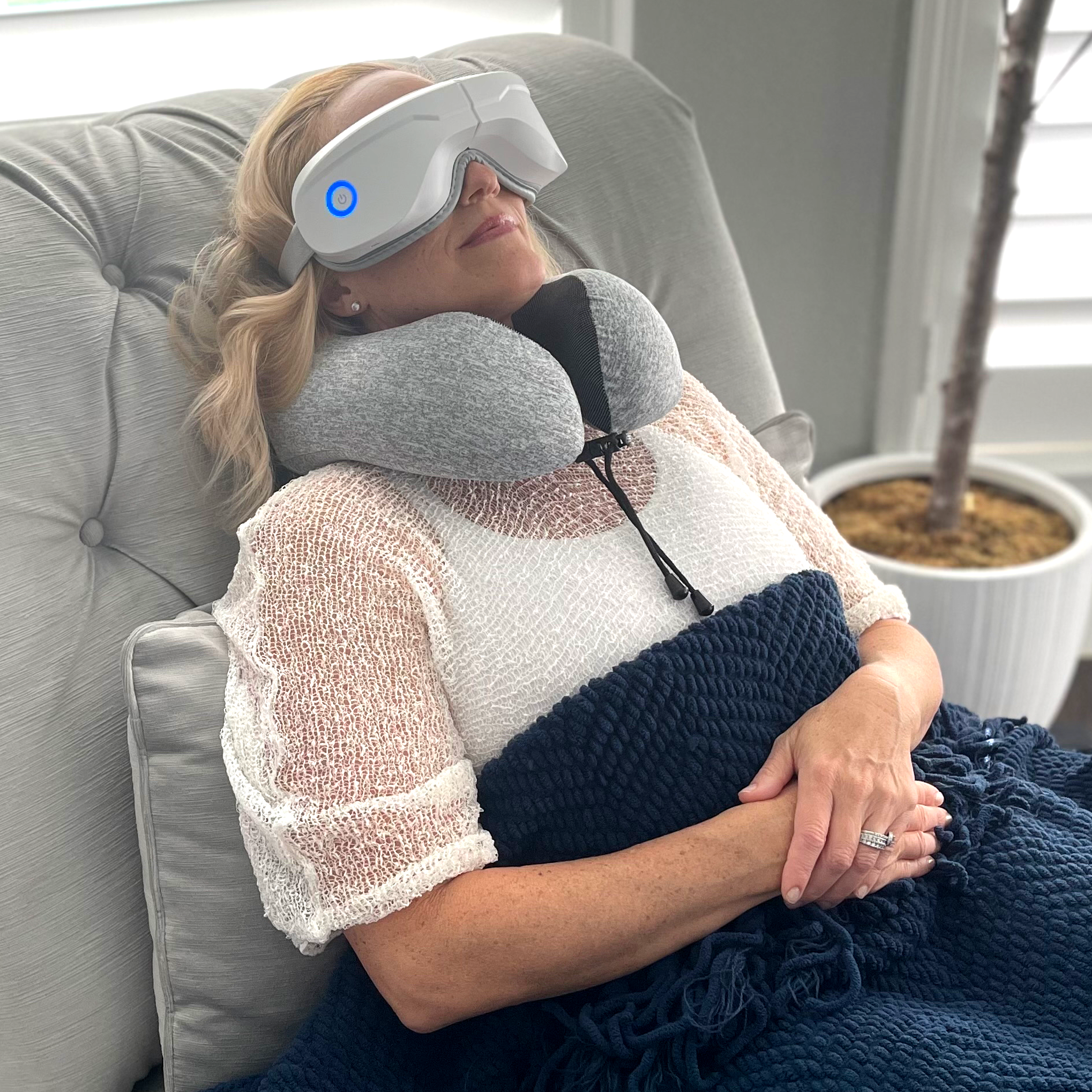 Relaxable™ Eye Massager with Heat Relaxable™ Eye Massager with Heat